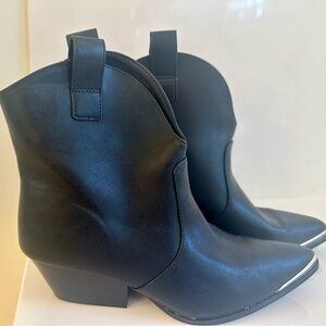 Universal Thread Black Western Ankle Boots NEW 8